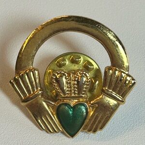 Vintage Celtic Irish Claddagh Gold Plated Green Enamel Heart Lapel Pin Brooch